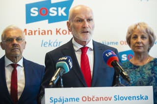 Na snímke uprostred lekár a predseda strany Spájame občanov Slovenska (SOSK) Marian Kollár.