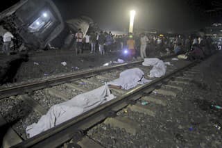 Zrážka vlakov si vyžiadala najmenej 207 mŕtvych a 850 zranených.