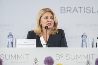 Na snímke prezidentka SR Zuzana Čaputová počas spoločnej tlačovej konferencie prezidentov B9 v rámci summitu prezidentov krajín Bukureštskej deviatky (B9).