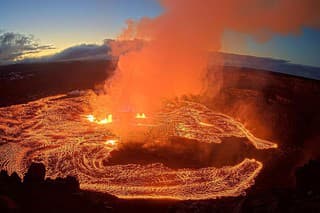 Havajská sopka Kilauea začala po trojmesačnej prestávke opäť vybuchovať