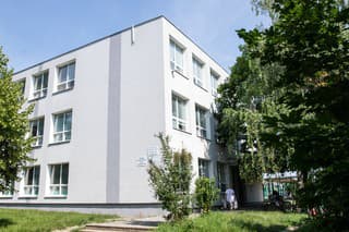 Na základnej škole v Slovenskom Grobe malo dôjsť k zneužívaniu žiačok. 
