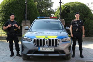 Policajti z Prešova Miroslav a Samuel pomohli Nore a jej dcérke s urgentným presunom do nemocnice.
