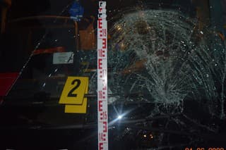 Autobus so školákmi zrazil chodca, ten nehodu neprežil