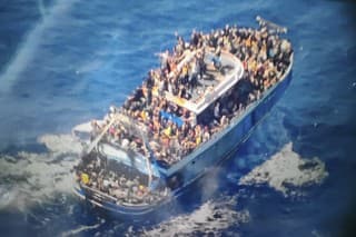 Medzi obeťami stroskotania lode pri Grécku bolo zhruba 350 Pakistancov