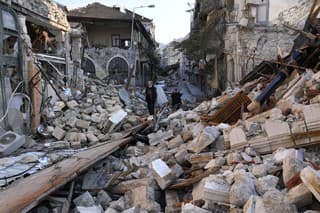 Zničené sú tisíce budov, pondelkové zemetrasenie škody ešte znásobilo.