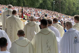 Na snímke slávnostná odpustová svätá omša, ktorou vyvrcholila tradičná púť na levočskej Mariánskej hore v nedeľu 2. júla 2023. 