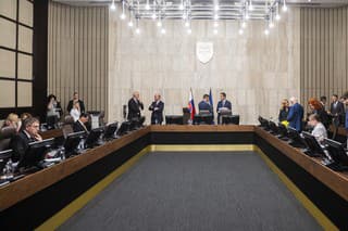 Na snímke členovia vlády SR počas rokovania 9. schôdze.