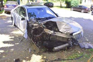 Opitý vodič spôsobil dopravnú nehodu pri predchádzaní policajného auta