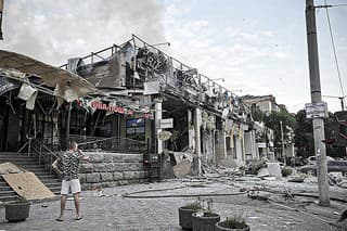 Rusi aj 500 dní od začiatku invázie pokračujú v bombardovaní civilných oblastí našich susedov.
