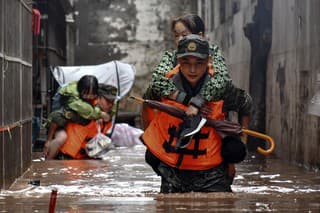 Úrady v utorok vyhlásili varovanie pred hroziacimi záplavami spôsobené dažďom v rozsiahlych oblastiach strednej a juhozápadnej Číny.