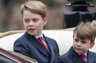 Princ George s mladším bratom Louisom.