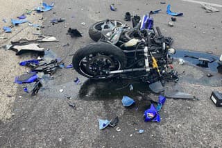 Tragickú zrážku motocykla s autom neprežil 37-ročný motorkár