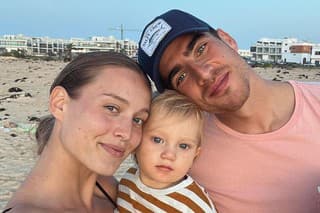 Adam Bardy s manželkou Bibianou a synom Alanom dovolenkujú na Kanárskych ostrovoch.