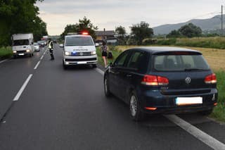 Polícia hľadá svedkov dopravnej nehody pri obci Rožkovany v okrese Sabinov.