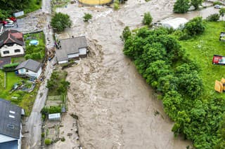 Slovinsko v piatok postihli prudké lejaky a obrovské záplavy.