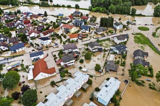 Záplavy postihli dve tretiny krajiny.
