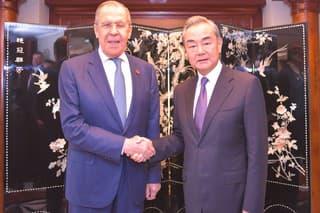 Ministri zahraničných vecí Ruska a Číny Sergej Lavrov a Wang I.