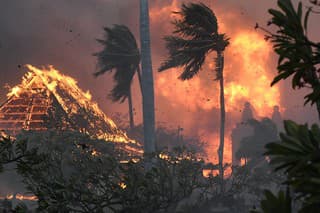  Na havajskom ostrove Maui vypukol obrovský požiar