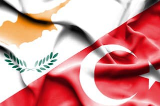 Vlajky Cypru a Turecka (ilustračná foto)