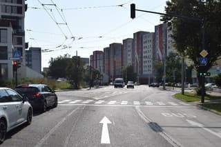 Hľadá svedkov dopravnej nehody, ktorá sa stala 18. augusta v Bratislave.