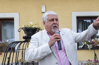 Oliver Andrásy na oslave narodenín producenta Štefana Wimmera (70).
