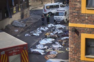 Požiar v Johannesburgu si vyžiadal najmenej 73 obetí.
