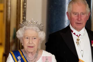 Kráľovná Alžbeta II.  a kráľ Karol III.