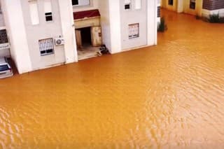 Záplavy spôsobené prívalovými dažďami zasiahli východnú Líbyu.