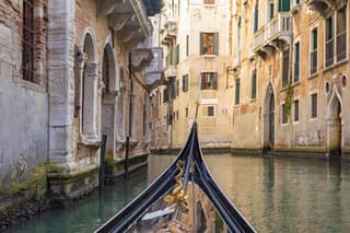 Benátky čelia