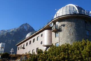 2023 - Observatórium Skalnaté Pleso je pod Lomničákom.