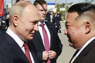Ruský prezident Vladimir Putin (vľavo) a severokórejský líder Kim Čong-un.