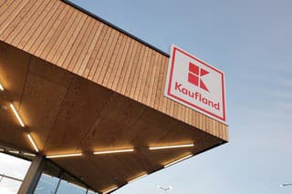 Na Slovensku vyrástla jedinečná predajňa: Zelený Kaufland budúcej generácie využil pri stavbe drevo namiesto betónu.