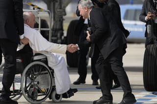Pápež František pricestoval do Marseille na dvojdňovú návštevu