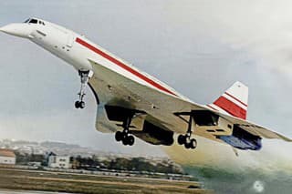 Štartujúci Concorde: Mimoriadna hlučnosť stroja bola jeho nevýhodou. V roku 1977 namerali štartujúcemu Concordu vo Washingtone 119,4 decibelu, pričom úder hromu dosahuje 120 decibelov a prah bolesti pre ľudské ucho je zhruba od 110 decibelov.