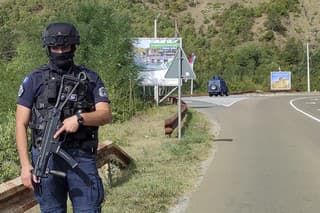 Policajná blokáda na severe Kosova naďalej trvá.