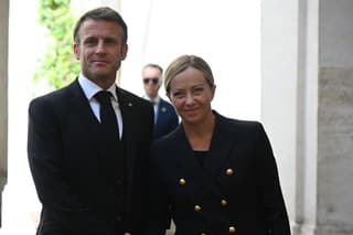 Francúzsky prezident Emmanuel Macron a talianska premiérka Giorgia Meloniová.
