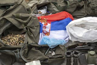 Biely dom varuje pred bezprecedentným rozmiestnením srbských vojakov a techniky pri Kosove