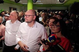 Líder strany SASKA Richard Sulík čaká na výsledky exit pollu.