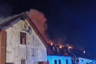 Hasiči zasahovali v nedeľu večer pri požiari nevyužívaného hotela