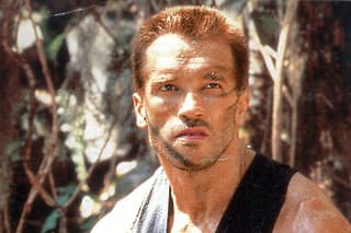 Schwarzenegger vo fi lme Predátor (1987).