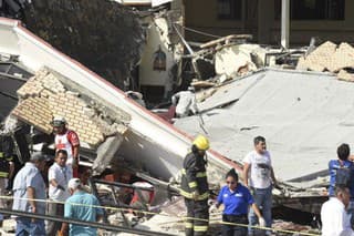 Zrútenie strechy kostola v Mexiku si vyžiadalo desať mŕtvych a 60 zranených.
