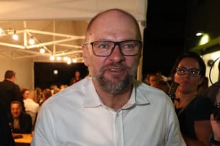 Líder strany SASKA Richard Sulík prišiel do centrály strany.