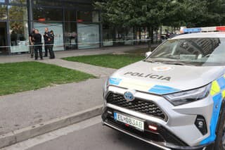 Policajti zasahovali v Ružinove pri lúpežnom prepadnutí banky na Kaštieľskej ulici.