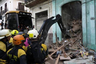 V troskách zrúteného domu v Havane zomreli traja ľudia.
