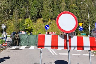 V Tatranskej Javorine, okres Poprad, v noci na stredu 4. októbra 2023 taktiež zatvorili jeden z hraničných priechodov.