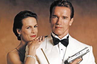 1994: Dvojica vo filme Pravdivé lži stvárnila manželov.