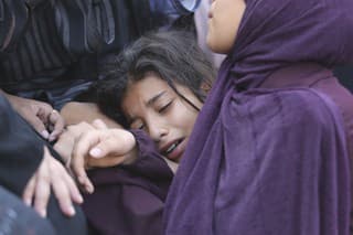 Palestínske dievčatko v slzách.