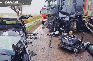 Vážna dopravná nehoda ochromila dopravu.