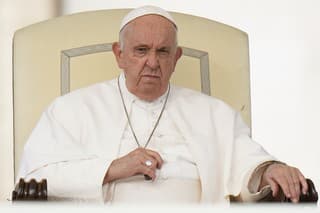 Počet kňazov, ktorí nenadržujú celibát sa rapídne zvyšuje, Vatikán netuší, ako proti tomu zabrániť.