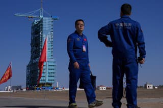 Čínska kozmická loď s najmladšou posádkou odštartovala k vesmírnej stanici